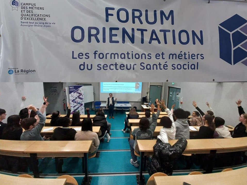 Forum d'orientation organisé par le CMQ Biotech Santé à Grenoble au Lycée Louise Michel