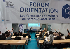 Forum d'orientation organisé par le CMQ Biotech Santé à Grenoble au Lycée Louise Michel
